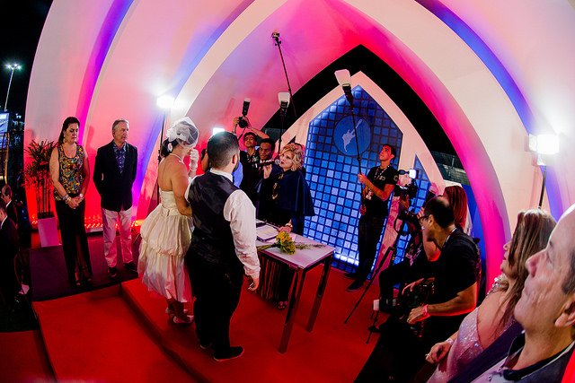 Capela foi montada para realizar casamentos dos casais roqueiros - Foto Magalhães - I Hate Flash