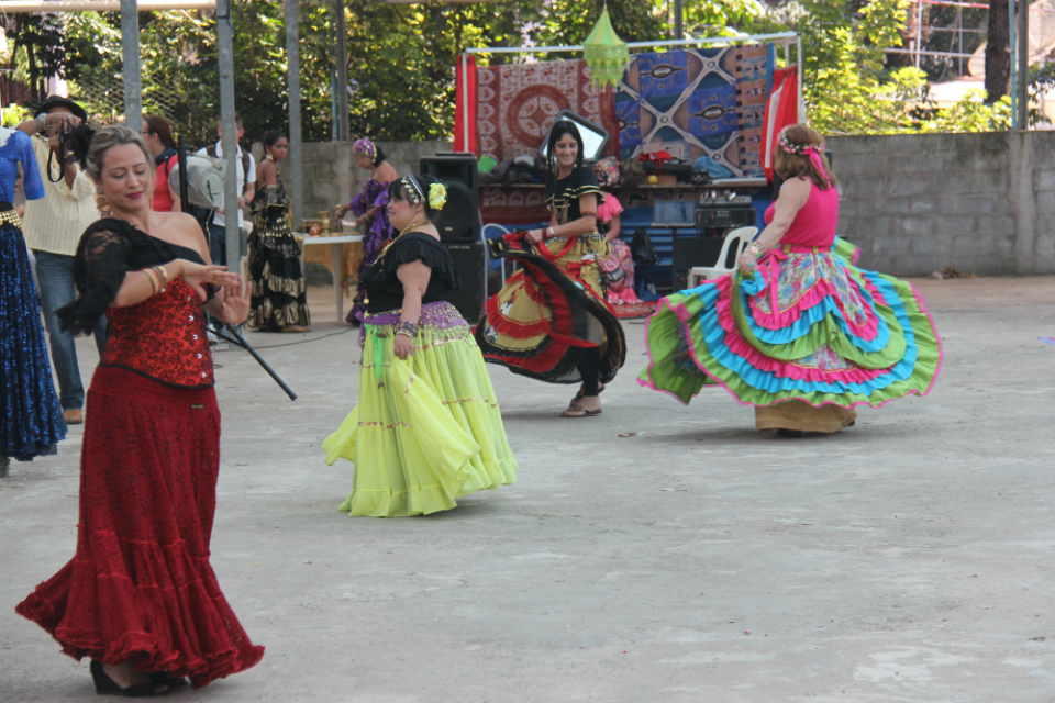 Dança cigana no pavilhão étnico foi uma das atrações artísticas