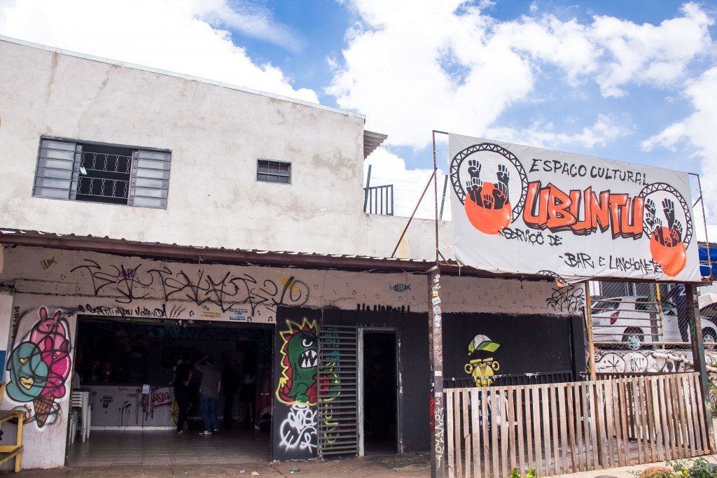Um dos espaços que sediam as oficinas da segunda edição do Favela Sounds, por fora...