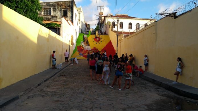 Fim de tarde no Beco do Silva. Escadaria tornou-se novo cartão postal de São Luís após intervenção do artista Gil Leros. Foto: Zema Ribeiro Fim de tarde no Beco do Silva. Escadaria tornou-se novo cartão postal de São Luís após intervenção do artista Gil Leros. Foto: Zema Ribeiro