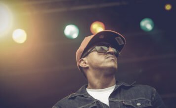 William Love tinha 20 anos; FAROFAFÁ agora tem 15 Foto de Mano Brown, líder dos Racionais MC