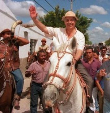 Ancine recua em decisão que censura filme sobre FHC