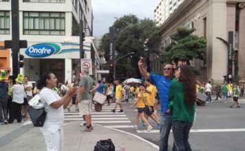 Empresários investigados por fake news investiram em filme bolsonarista