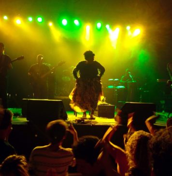 Dona Onete, bem longe da gourmetização do brega