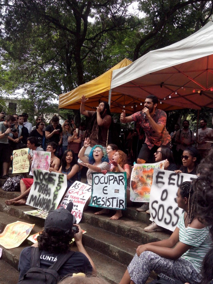 Enfim, os artistas saíram de suas tocas