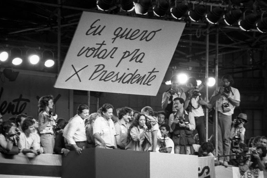 Em 25 de janeiro de 1984, em comício pelas Diretas Já na praça da Sé, Belchior está entre Fernando Henrique Cardoso e Sonia Braga