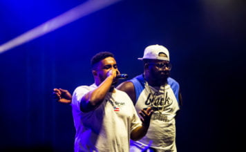 A revolução mora ao lado