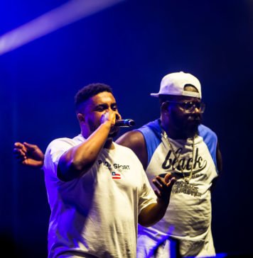 A revolução mora ao lado