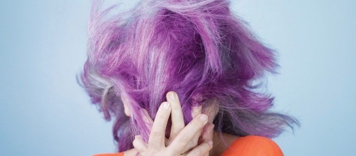 Índia, seus cabelos grisalhos