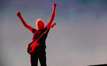 Roger Waters enfrenta Bolsonaro. E é vaiado