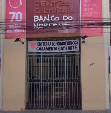 Banco do Nordeste é acusado de censurar obra por conteúdo gay
