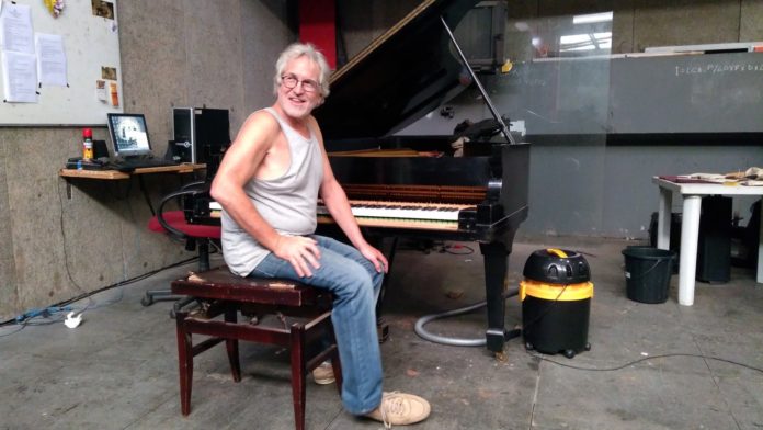 George Boyd comemorou seus 67 anos trabalhando no piano do Teatro Arthur Azevedo. Retrato: Zema Ribeiro George Boyd comemorou seus 67 anos trabalhando no piano do Teatro Arthur Azevedo. Retrato: Zema Ribeiro