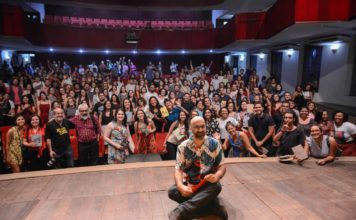 Os trabalhadores da palavra O português Valter Hugo Mãe e o ótimo público que compareceu ontem (27) ao Teatro 4 de Setembro, em Teresina/PI. Foto: Margareth Leite