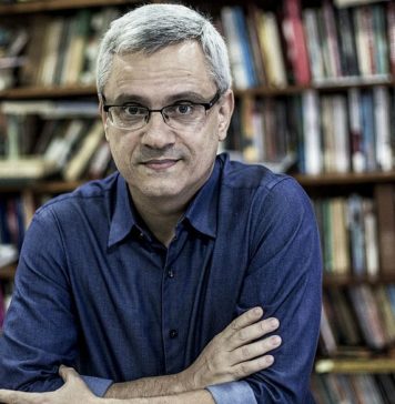 “A História não acabou” O jornalista e escritor Mário Magalhães. Retrato: Daniel Ramalho/ Divulgação