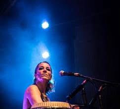 Karina Buhr no exclusivo Clube Manouche