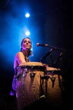 Karina Buhr no exclusivo Clube Manouche