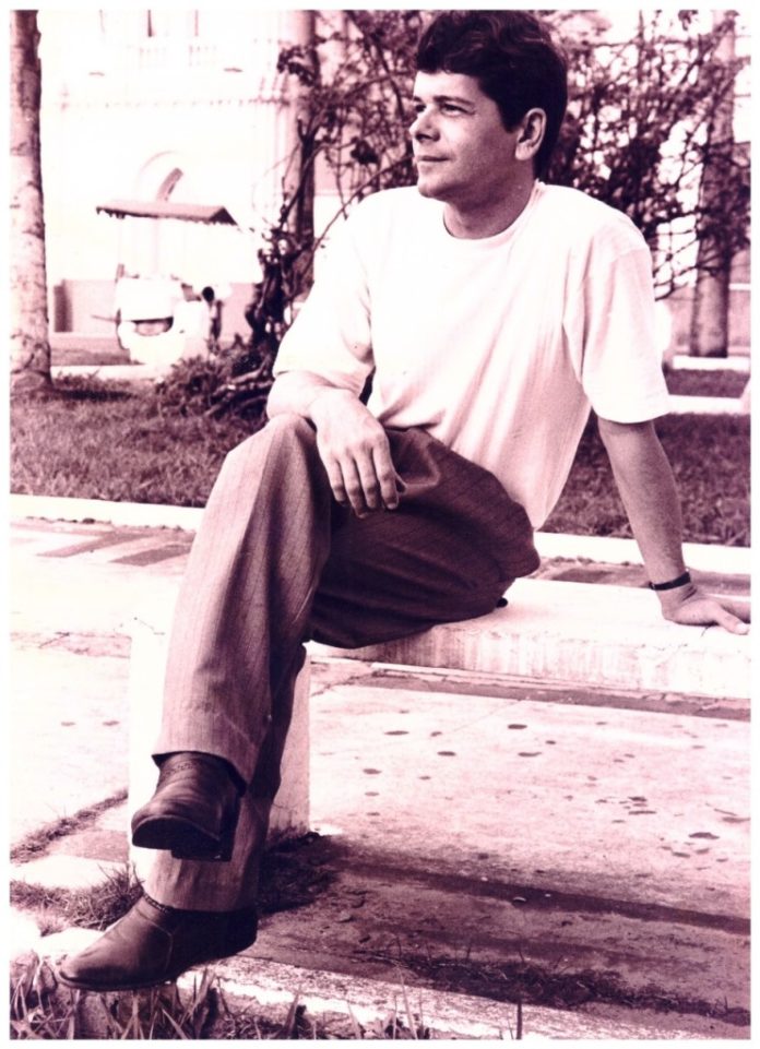 Nada é por acaso O poeta Antonio Carlos Alvim. Foto: Eduardo Júlio