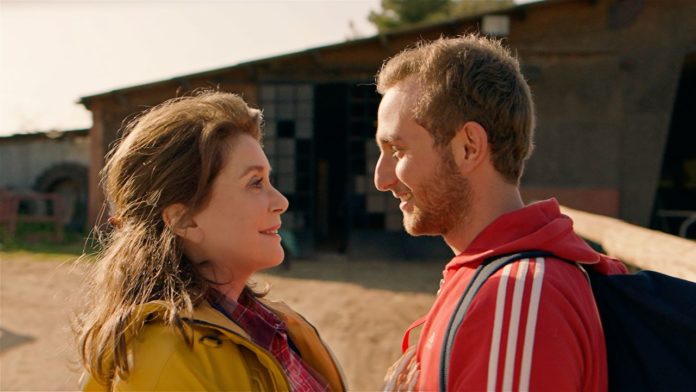 ADEUS ÀS ILUSÕES Catherine Deneuve e Kacey Mottet Klein em cena de "Adeus à Noite"