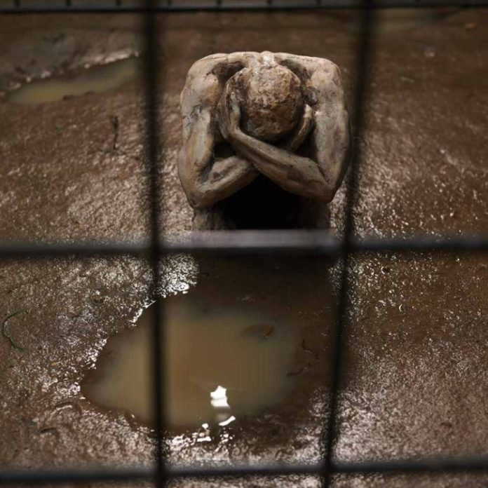 Aline Matheus vê a escravidão moderna Exposição Escravidão Contemporânea, de Aline Matheus