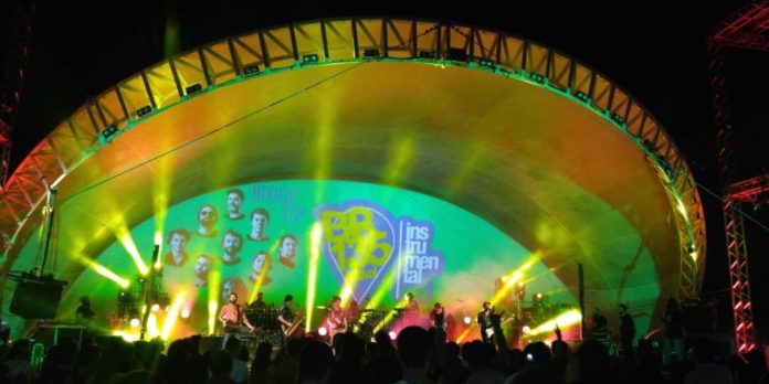 O dia em que o BR-135 cruzou a 010 O Bixiga 70 no palco do BR-135 em Imperatriz. Foto: Guta Amabile