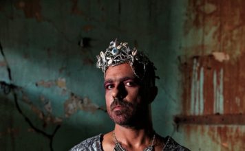 Tem “Qualhira” na praça O cantor Cláudio Lima. Foto: Márcio Vasconcelos