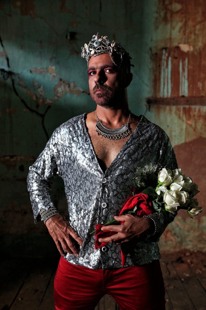 Tem “Qualhira” na praça O cantor Cláudio Lima. Foto: Márcio Vasconcelos