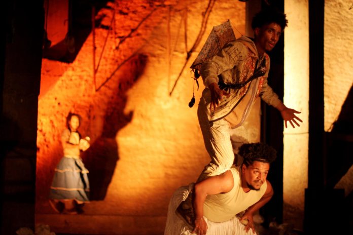 A cultura negra "Buraquinhos ou O vento É inimigo do Picumã", da Cia Carcaça de Poéticas Negras