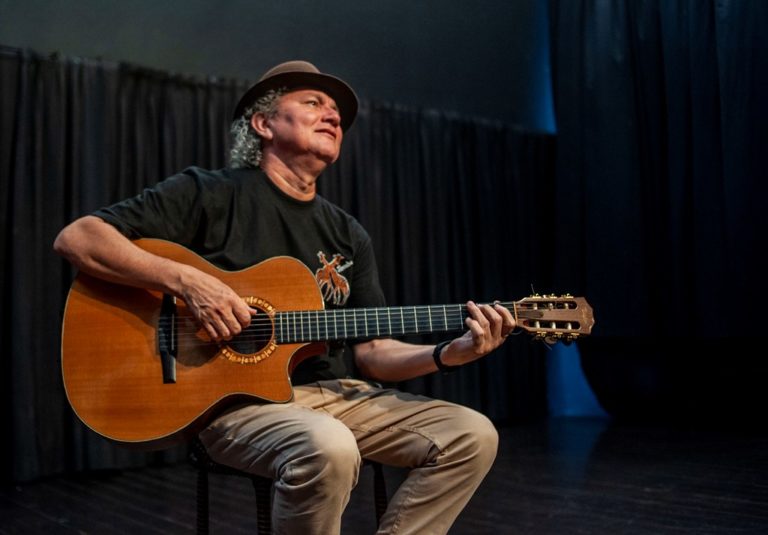 O cantor e compositor Gildomar Marinho - foto: Rômulo Santos/ divulgação