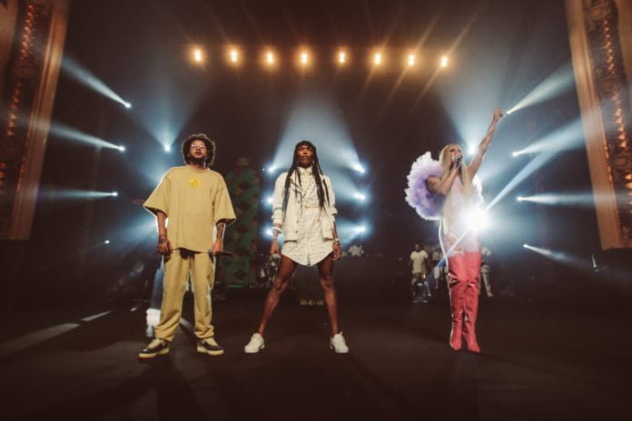 Emicida, o homem coletivo Emicida, Majur e Pablo Vittar - foto Jeferson Delgado