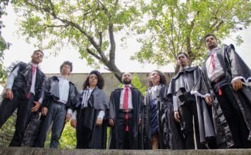 A Cia de Teatro Heliópolis e sua (In)Justiça Cena de (In)Justiça, com a Cia de Teatro Heliópolis