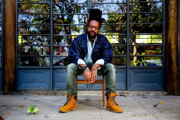 Rael celebra a fé no feminino em “Capim-Cidreira” Rael