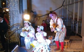 Cristo à nordestina Juliana Cutrim, Dênia Correia e Lauande Aires em "Natal em cordel". Foto: Zema Ribeiro