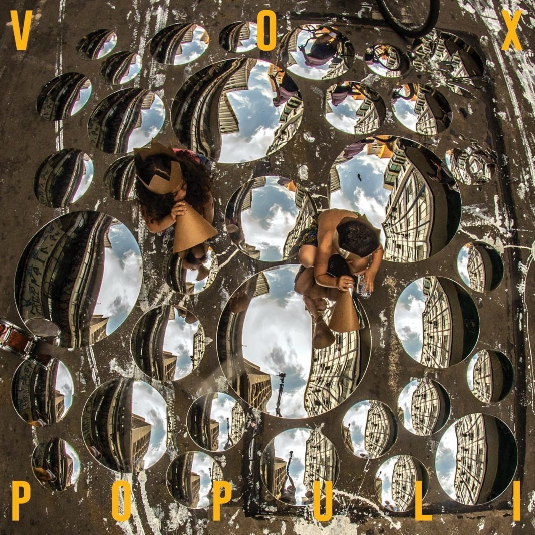 Capa do CD Vox Populi, da Nomade Orquestra