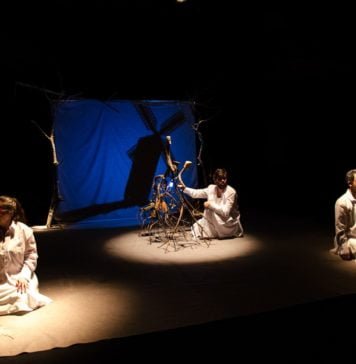 Grupo Sobrevento: o preço de uma amizade Grupo Sobrevento - Cena da peça Amigo Fiel