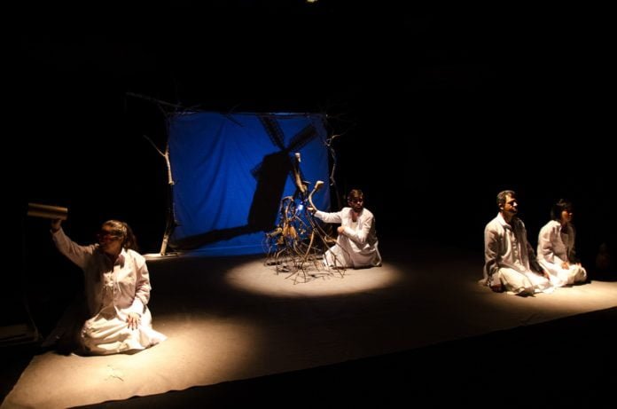 Grupo Sobrevento: o preço de uma amizade Grupo Sobrevento - Cena da peça Amigo Fiel