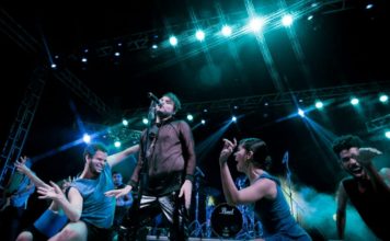 A noite dos semideuses Vinaa no show de lançamento de Elementos e hortelã na terra dos eucaliptos. Foto: Dney Justino