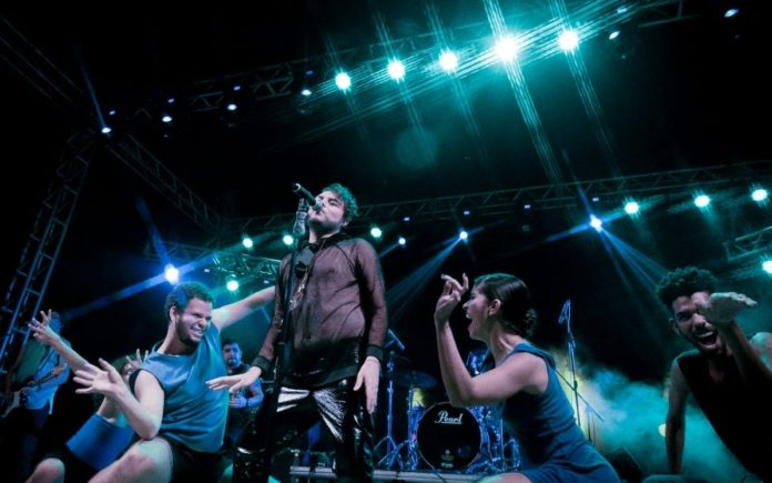 A noite dos semideuses Vinaa no show de lançamento de Elementos e hortelã na terra dos eucaliptos. Foto: Dney Justino