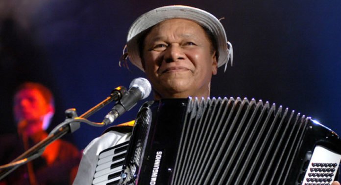 Ricardo Herz leva Dominguinhos ao violino