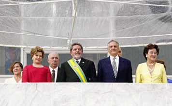 ‘As Políticas da Política’… que desancou em Bolsonaro Posse de Lula, que recebeu a Presidência do antecessor FHC - Foto Marcello Casal Jr./ABr