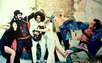 À meia-noite cortarei minhas unhas Zé do Caixão