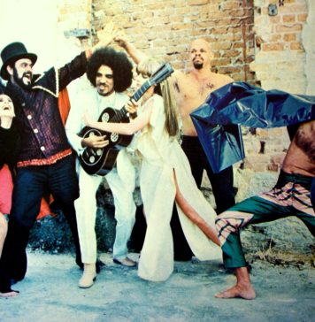 À meia-noite cortarei minhas unhas Zé do Caixão