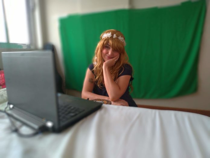 Teatro na quarentena, a quebra da quarta parede virtual Teatro na quarentena, Amores Difíceis - na Cena de Julieta, com Isadora Petrin