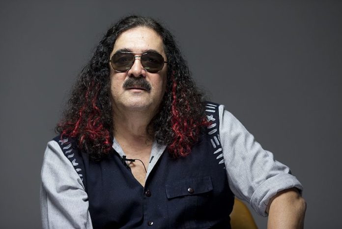 Morre o Brasil de Moraes Moreira Moraes Moreira