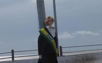 Mesmo com confinamento, Judas ganha testamento em 2020 Um Judas na cabeceira da Ponte do São Francisco. Foto: Guta Amabile