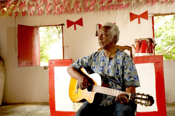 Sobre duas palavras/sentimentos indispensáveis e inegociáveis O eterno tincoã Mateus Aleluia. Foto: Márcia Paraíso
