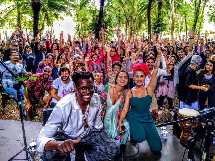 Um casamento musical e além O duo Mana (com o percussionista Denilson de Paula) após show de lançamento do disco em São José dos Campos/SP, em março passado. Foto: Acervo Parque Vicentina Aranha