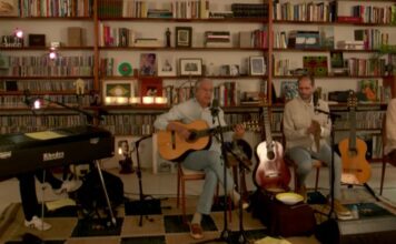 Em defesa do prato e faca Caetano e os Veloso em live histórica, sexta-feira passada (7). Foto: Globoplay. Reprodução