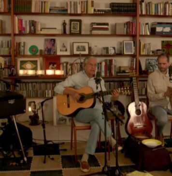 Em defesa do prato e faca Caetano e os Veloso em live histórica, sexta-feira passada (7). Foto: Globoplay. Reprodução