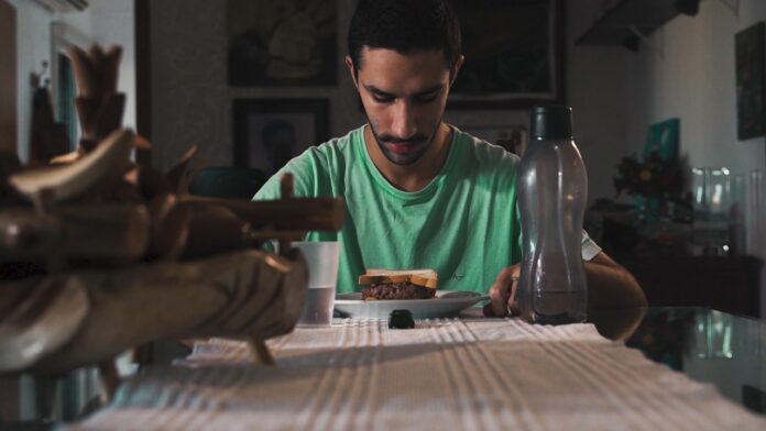 Cinema caseiro em tempos de pandemia REInaldo. Frame. Reprodução