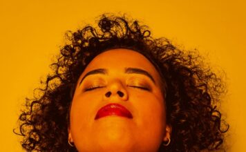 O canto e o amor livres de Elisa Fernandes Elisa. Capa. Reprodução